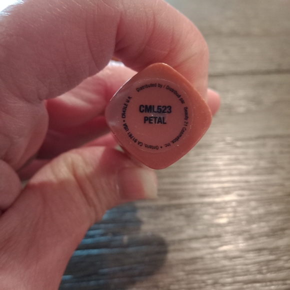 💄L.A. Colors Lip color - Picture 4 of 6